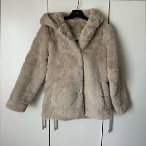 Quince Hooded Women's Faux Fur Jacket - Latte